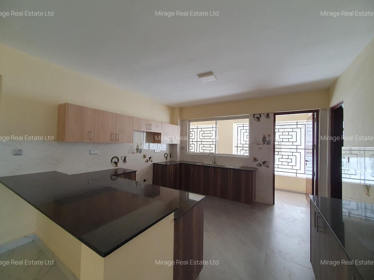 4 Bed Apartment with En Suite in Parklands - 10
