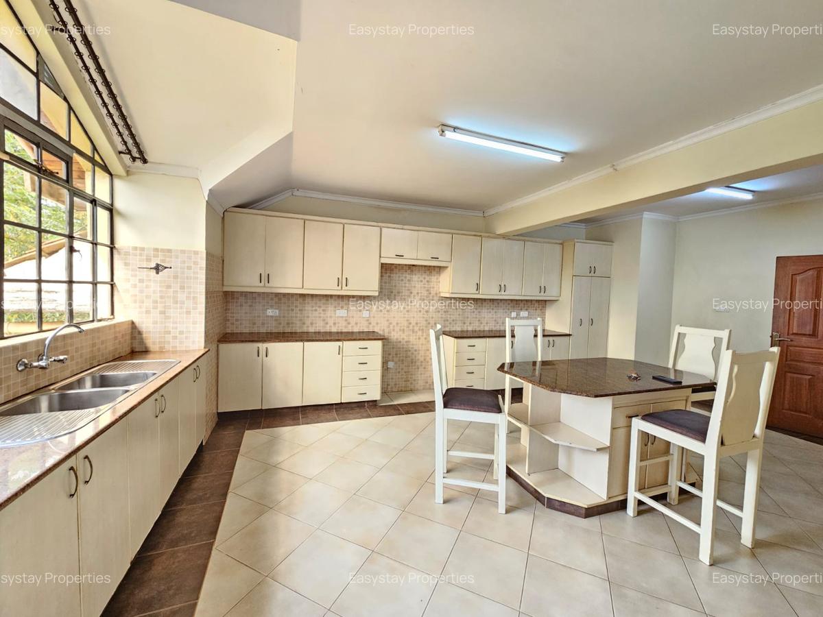3 Bed Apartment with En Suite in Brookside - 3