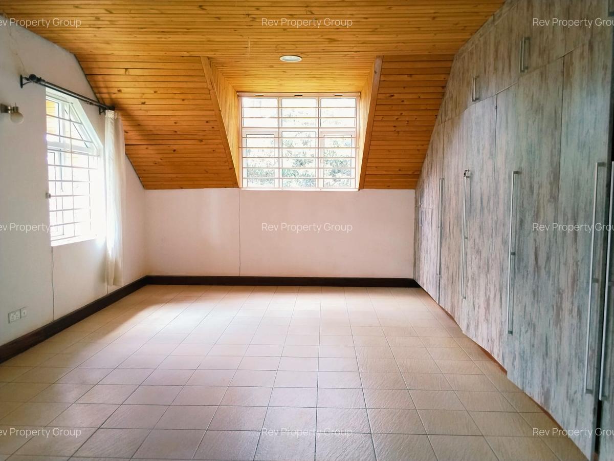 4 Bed Villa with En Suite in Rosslyn - 14