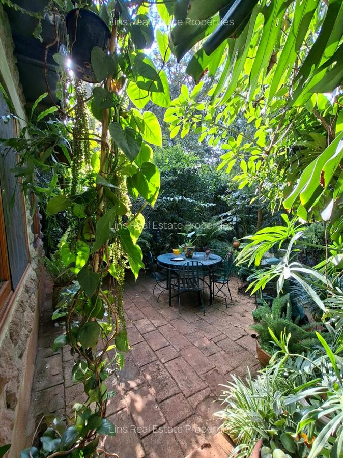 1 Bed House with En Suite in Rosslyn - 12