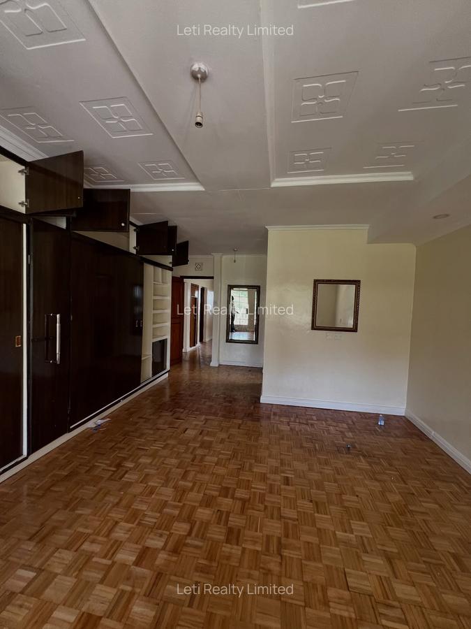 5 Bed Townhouse with En Suite in Lavington - 12