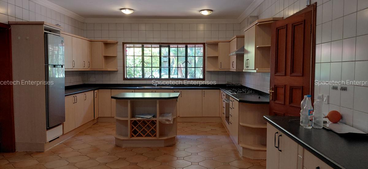 5 Bed Townhouse with En Suite in Runda - 10