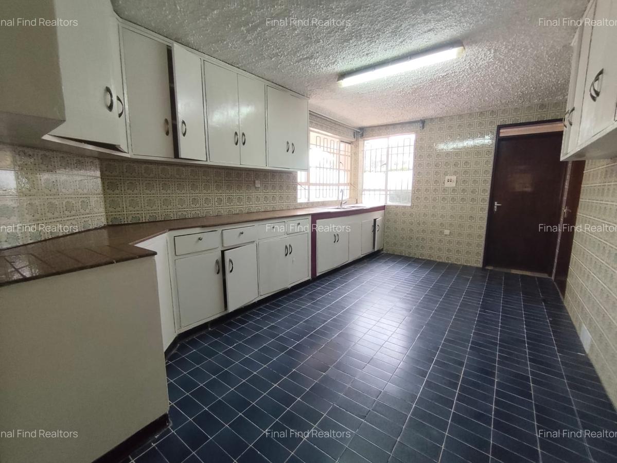 6 Bed House with En Suite in Garden Estate - 6