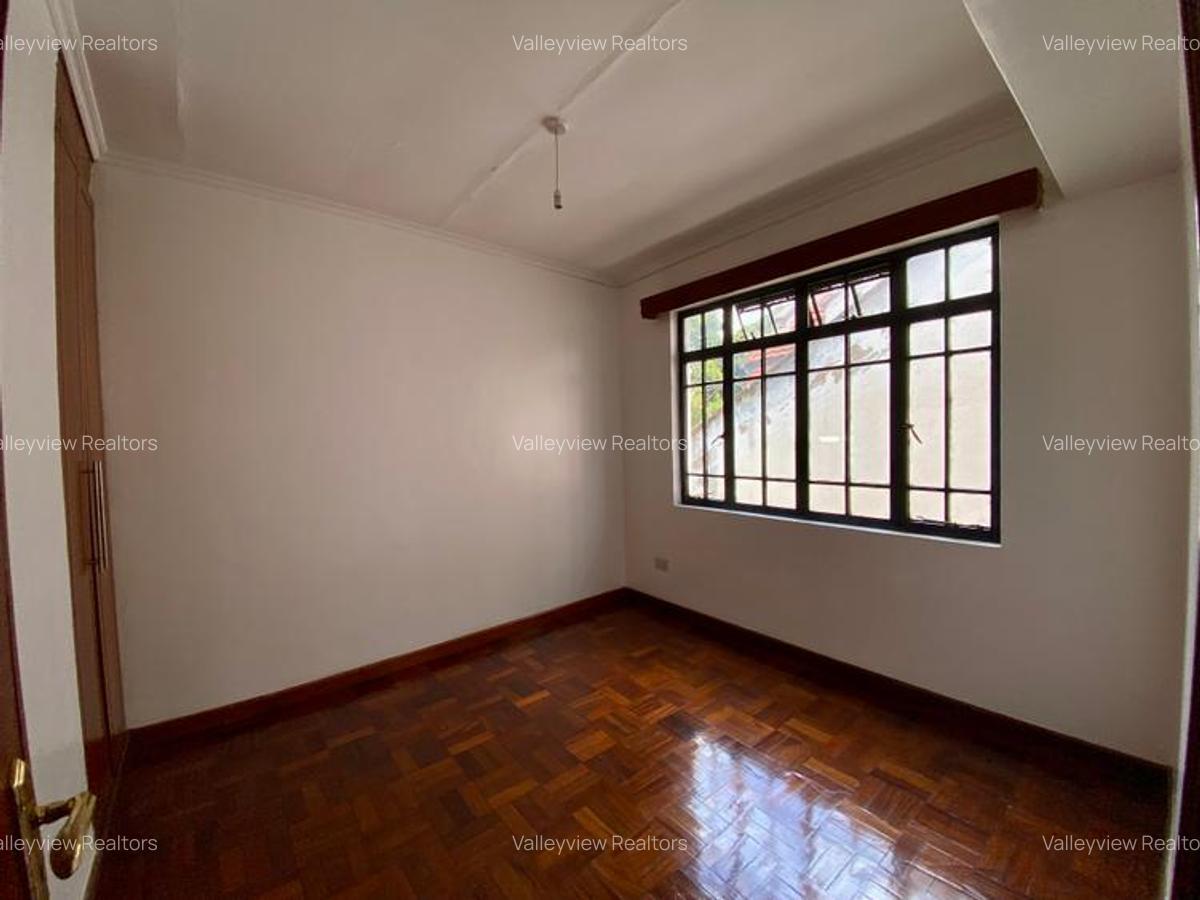 4 Bed Townhouse with En Suite at Lavington - 10