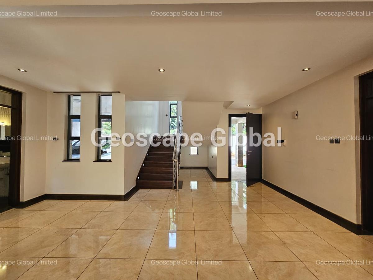 5 Bed Townhouse with En Suite in Lavington - 4