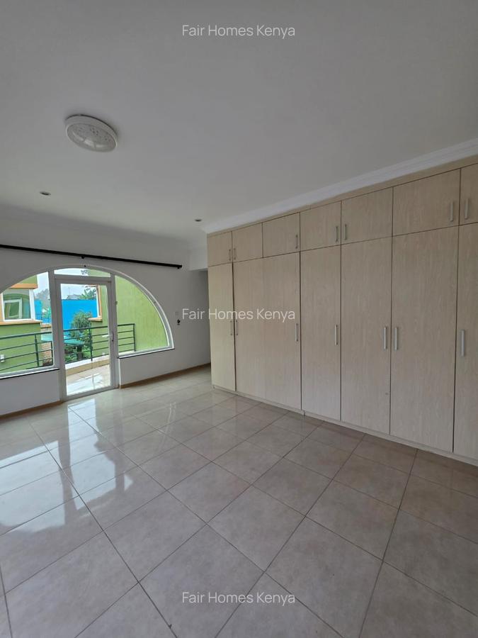 4 Bed Townhouse with En Suite at Riverside Drive - 8
