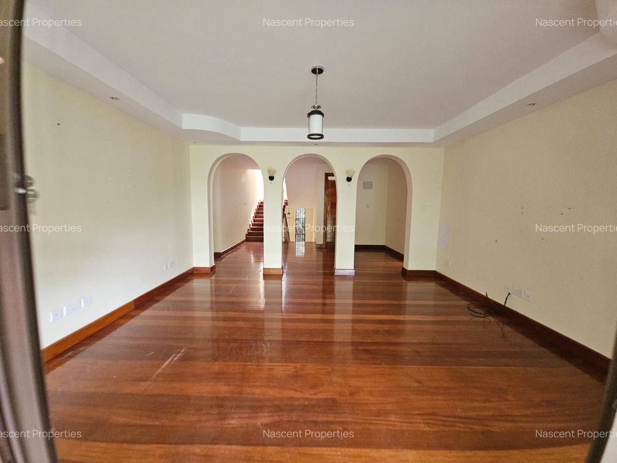 5 Bed Townhouse with En Suite in Lavington - 11