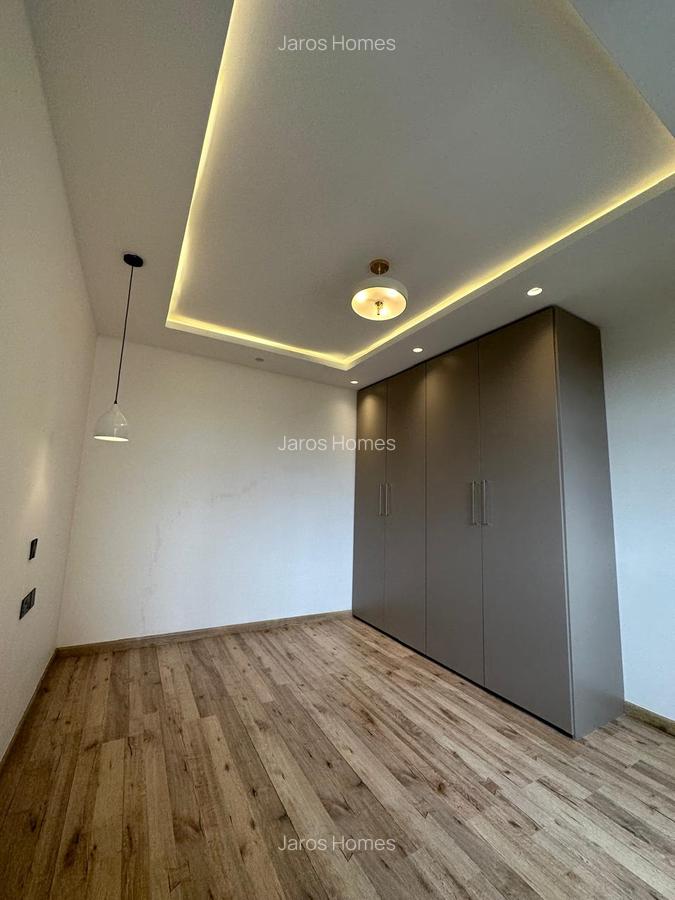 3 Bed Apartment with En Suite at Riverside Drive - 16