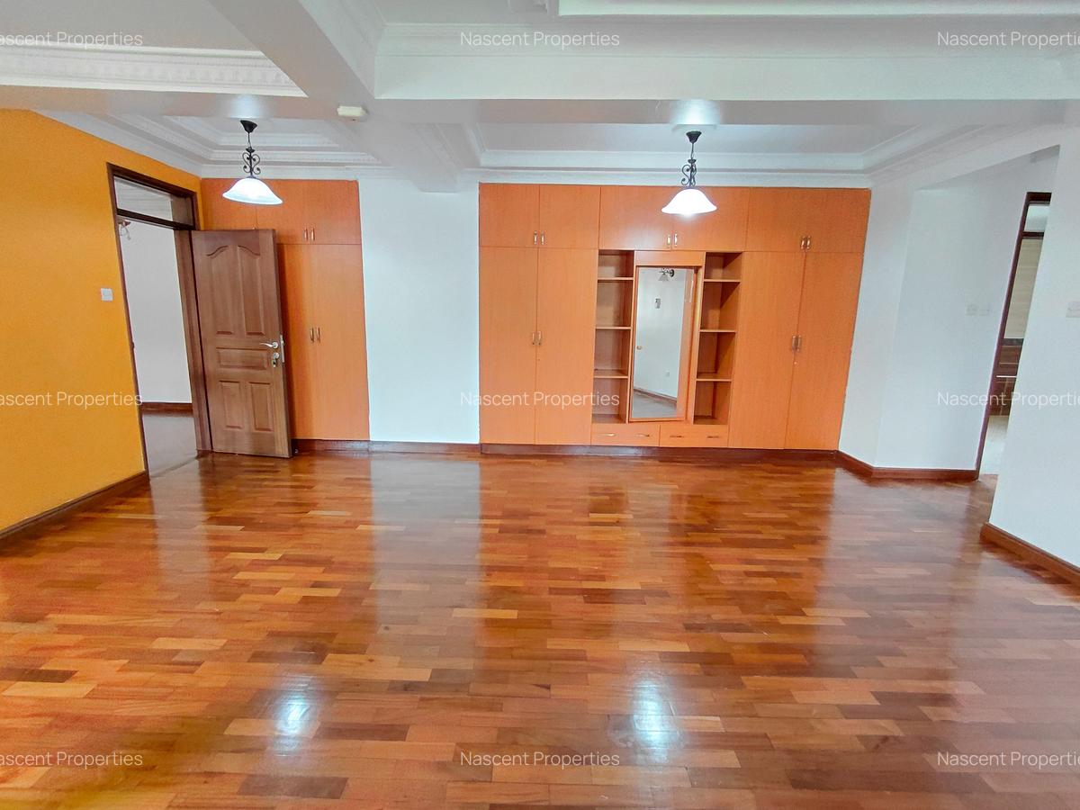 5 Bed House with En Suite in Runda - 10