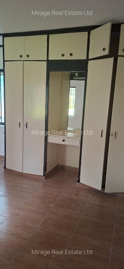 3 Bed Apartment with Parking in Dennis Pritt - 8