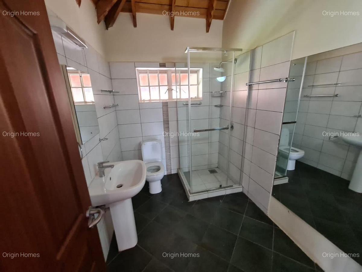 4 Bed Townhouse with En Suite at Lavington - 12