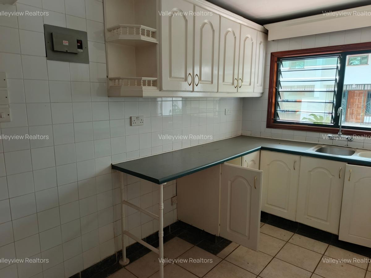 2 Bed Townhouse with En Suite at Kileleshwa - 12