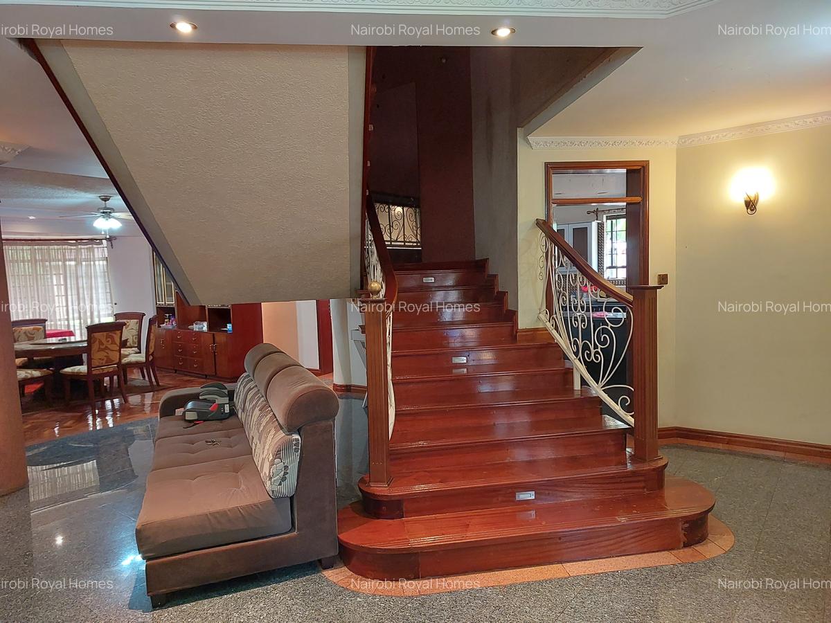 5 Bed House with En Suite at Flem Tree - 14