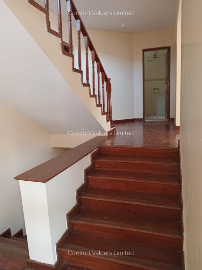 5 Bed Villa with En Suite at Lavington Green - 20