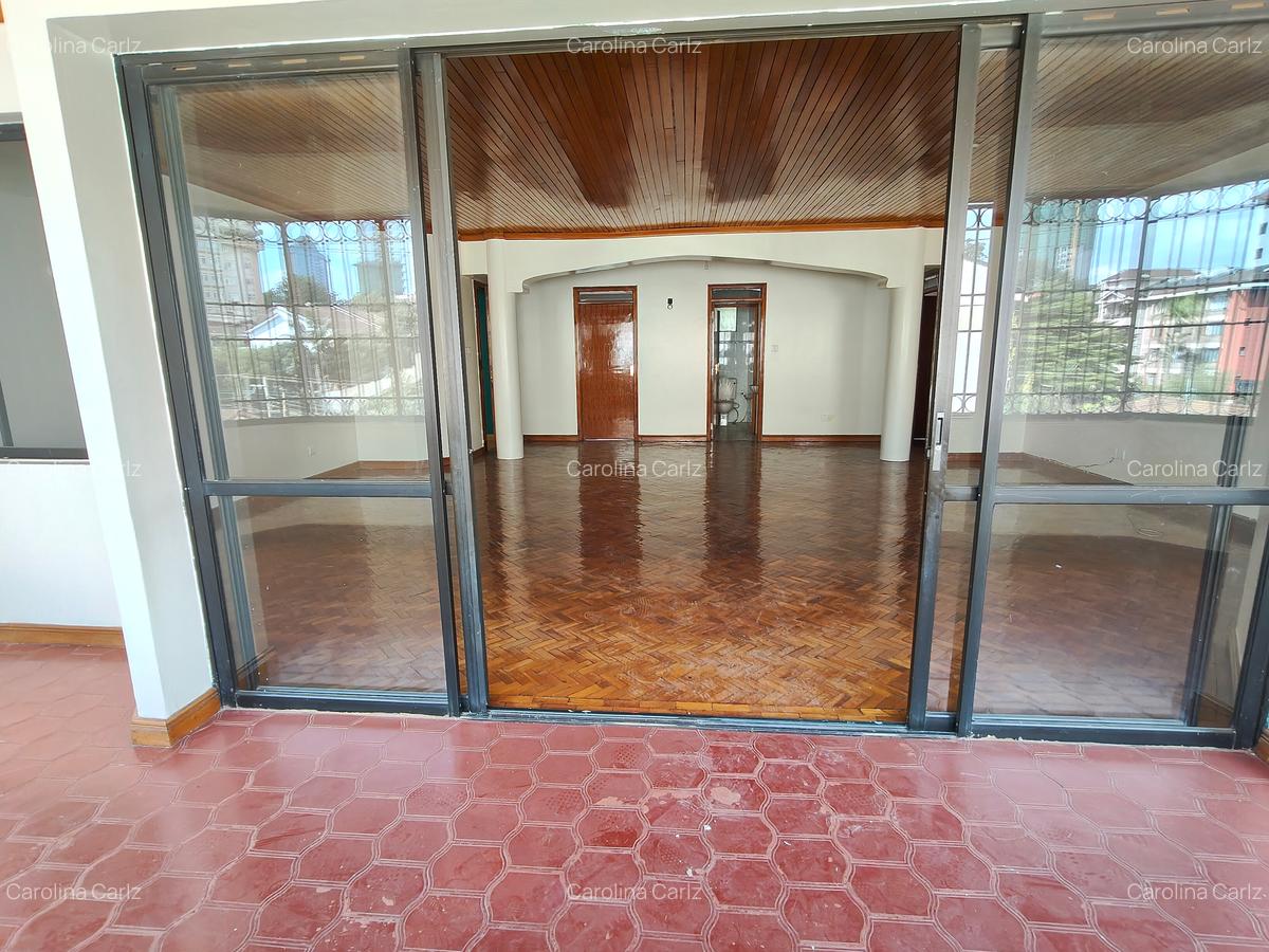 3 Bed Apartment with En Suite at Brookside Drive - 19