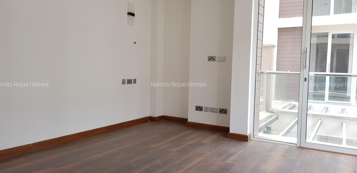 5 Bed Townhouse with En Suite at Lavington Road - 8