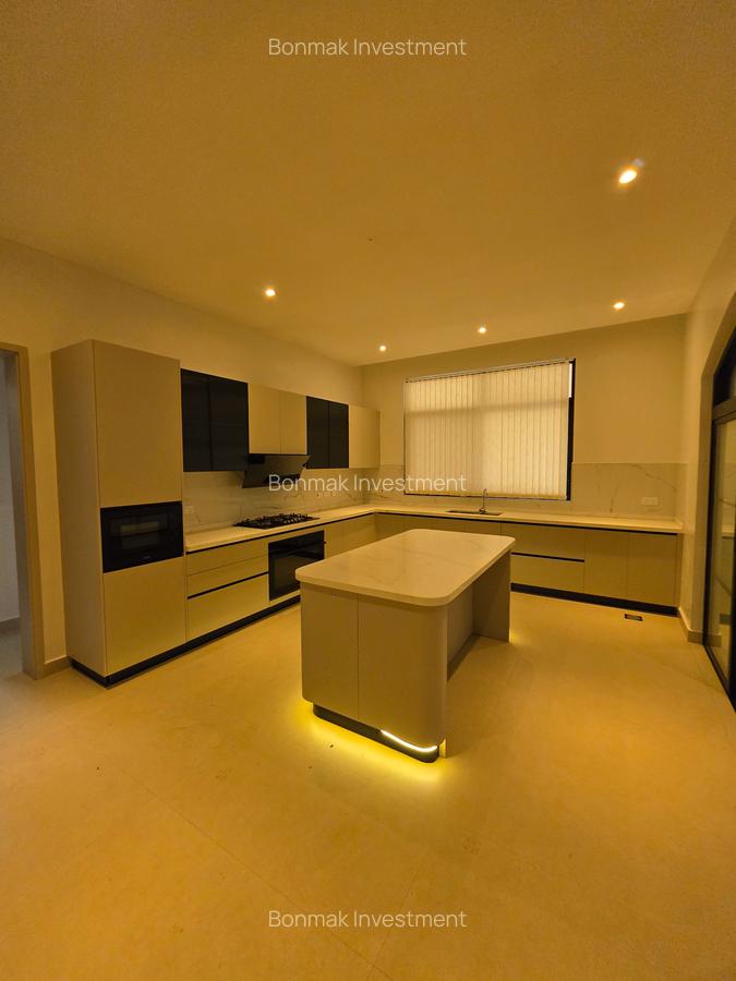 5 Bed Townhouse with En Suite at Lavington Green - 4