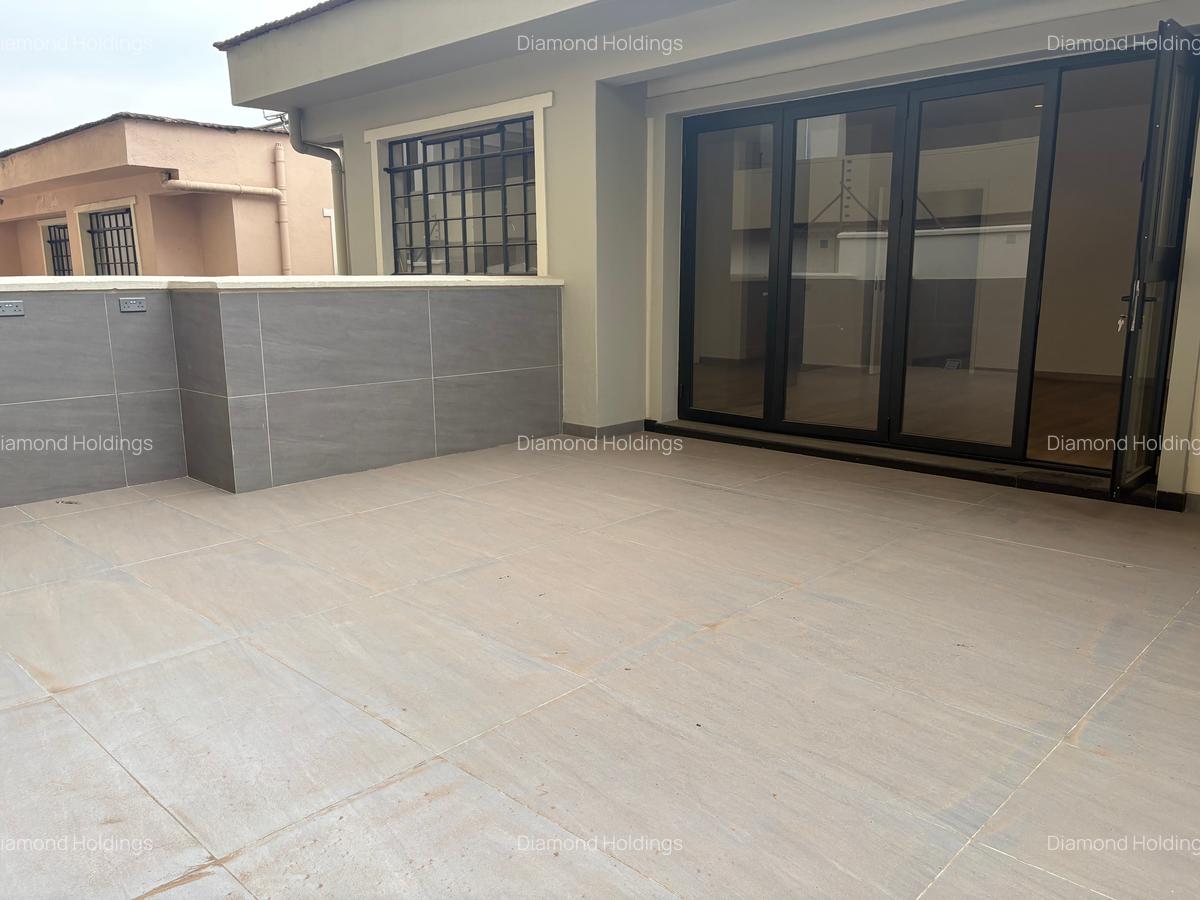 4 Bed Townhouse with En Suite in General Mathenge - 12