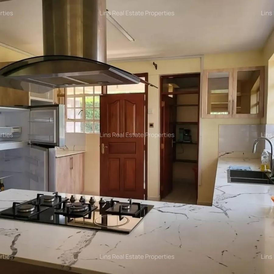 5 Bed House with En Suite in Runda - 10