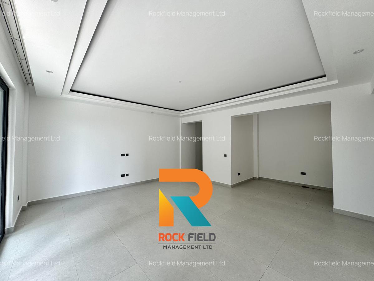 3 Bed Apartment with En Suite in Brookside - 5