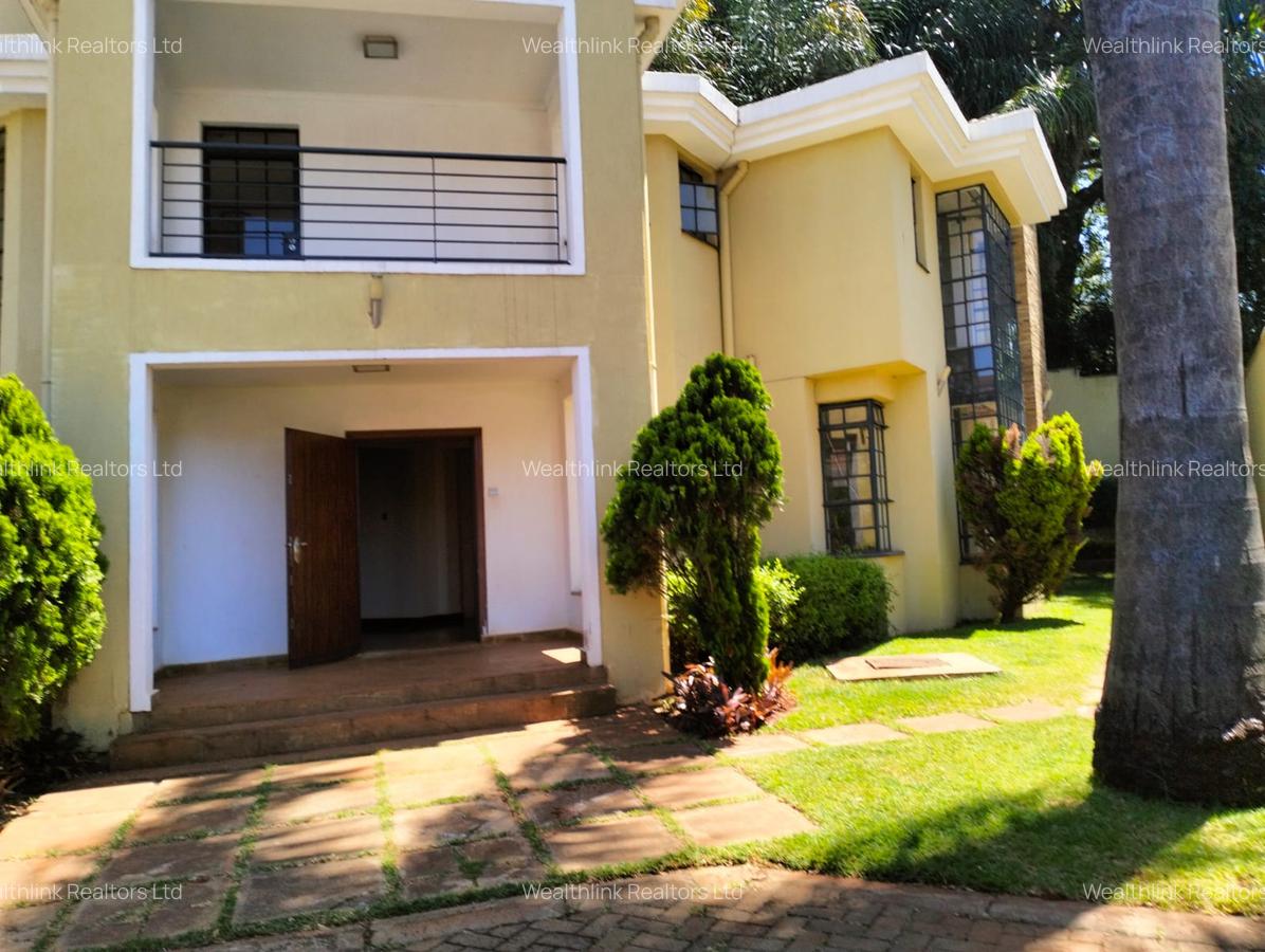 5 Bed Townhouse with En Suite at Lavington - 3