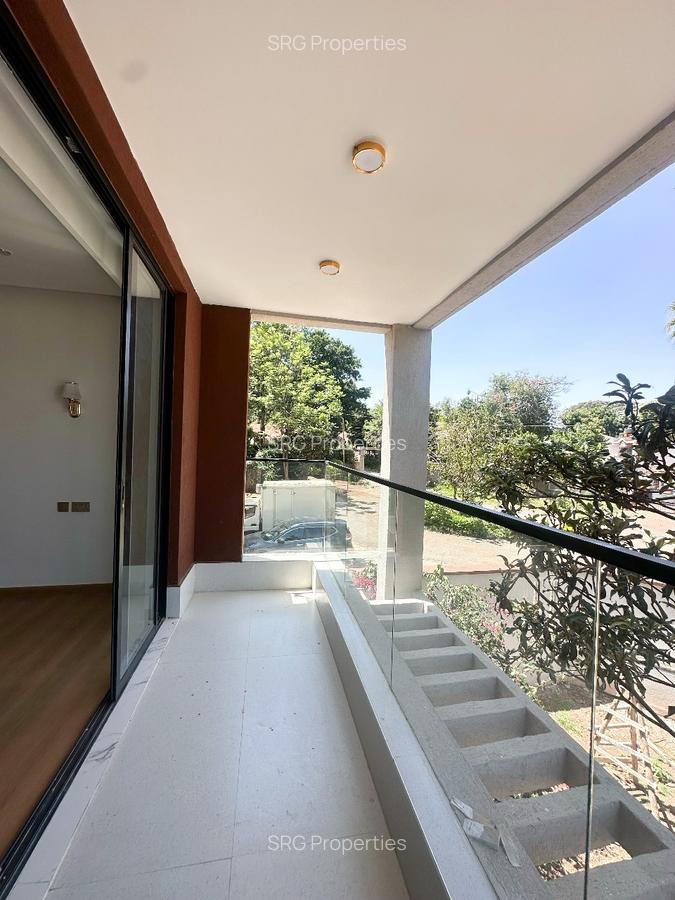 5 Bed Townhouse with En Suite in Lavington - 4