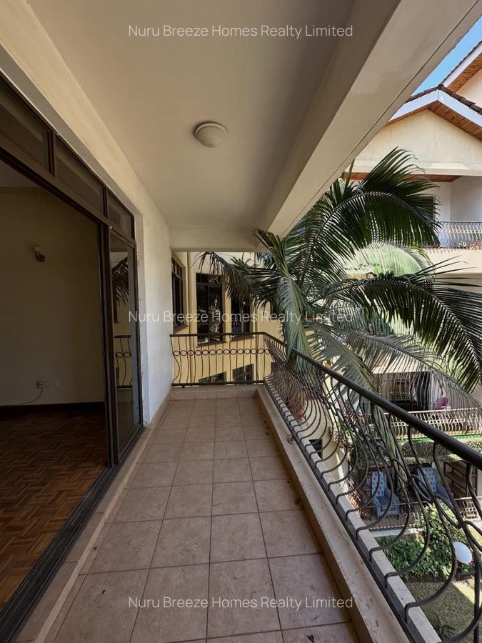 3 Bed Apartment with En Suite in Brookside - 18