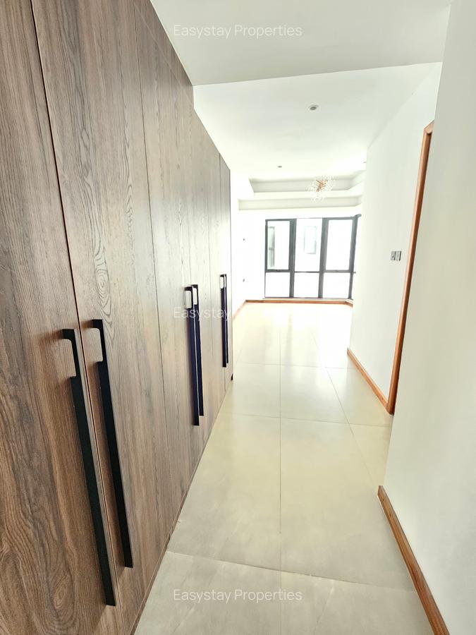 3 Bed Apartment with En Suite in Riverside - 6