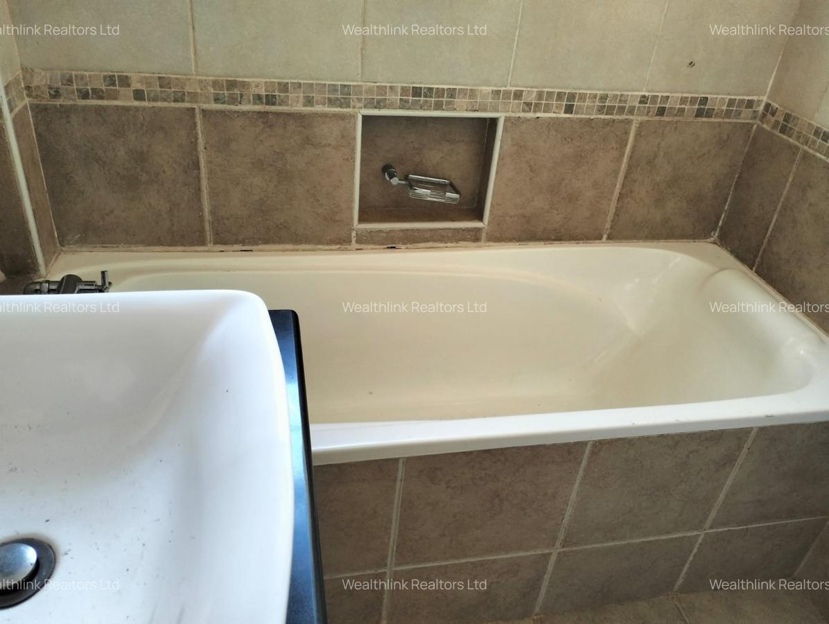 5 Bed Townhouse with En Suite at Lavington - 10