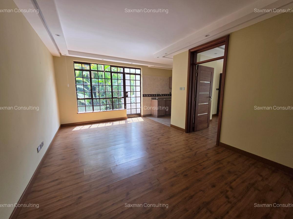 5 Bed House with En Suite in Runda - 4