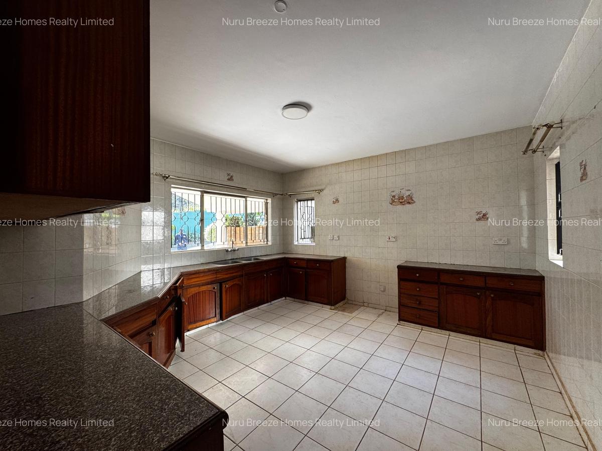 4 Bed Townhouse with En Suite in Spring Valley - 18