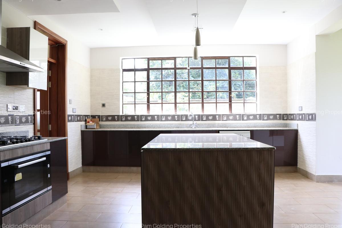 5 Bed Villa with En Suite in Runda - 5