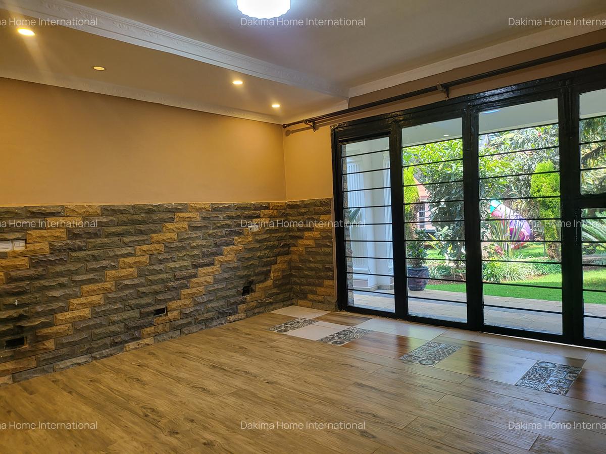 5 Bed House with En Suite in Runda - 9