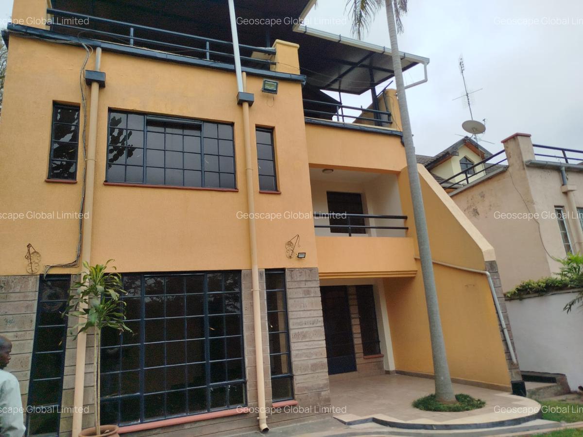 5 Bed House with En Suite in Lavington - 4