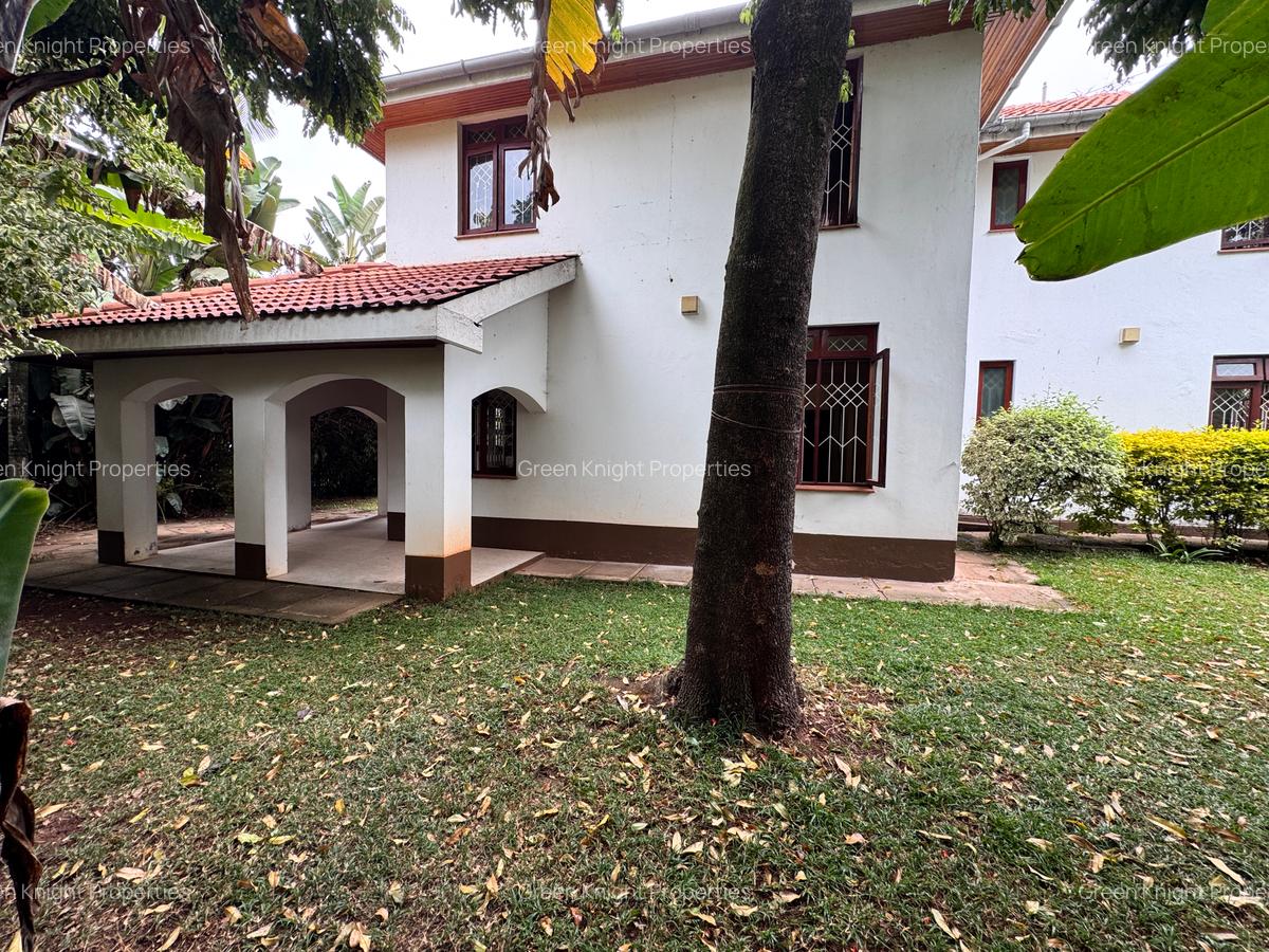 4 Bed House with En Suite in Lavington - 3