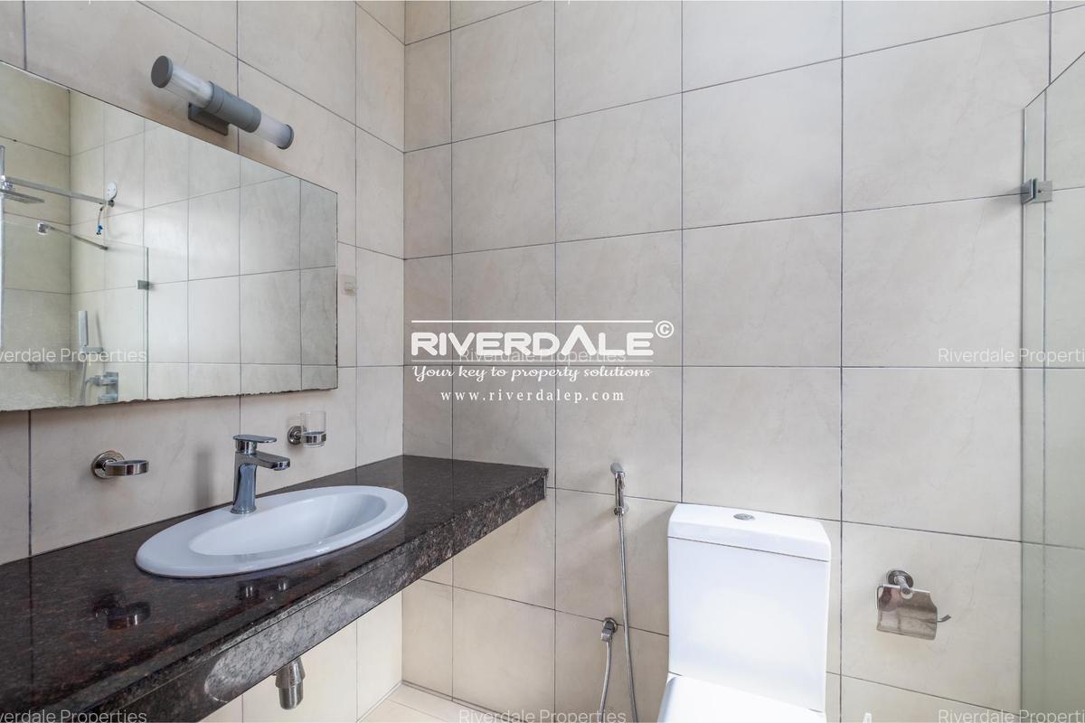 4 Bed Apartment with En Suite in Parklands - 9
