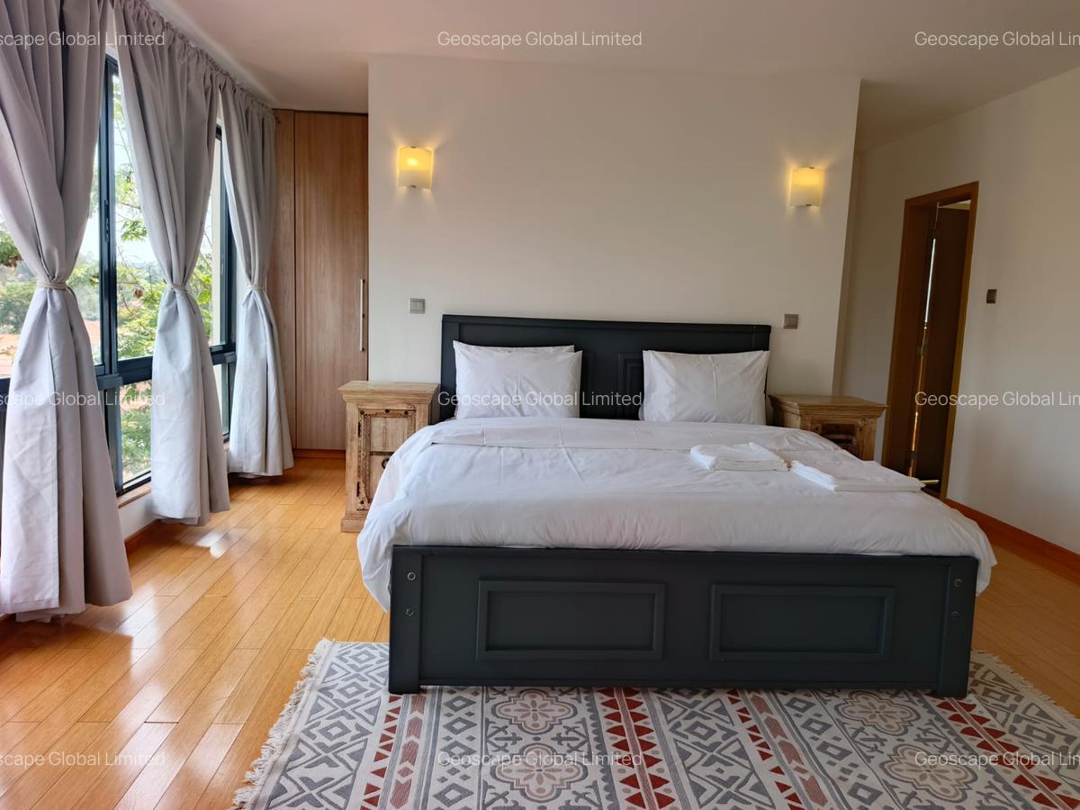 Serviced 3 Bed Apartment with En Suite in Brookside - 14