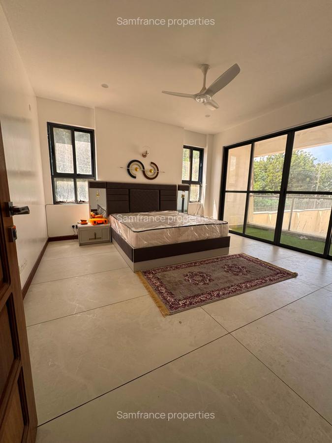 Serviced 3 Bed Apartment with En Suite at Moyne Drive - 4
