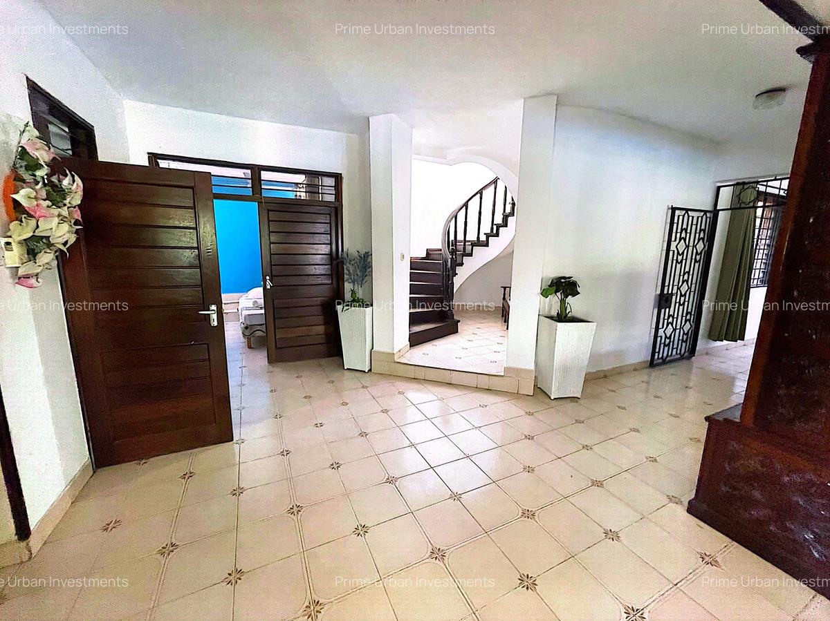7 Bed Villa with En Suite at Mj - Marina - 11
