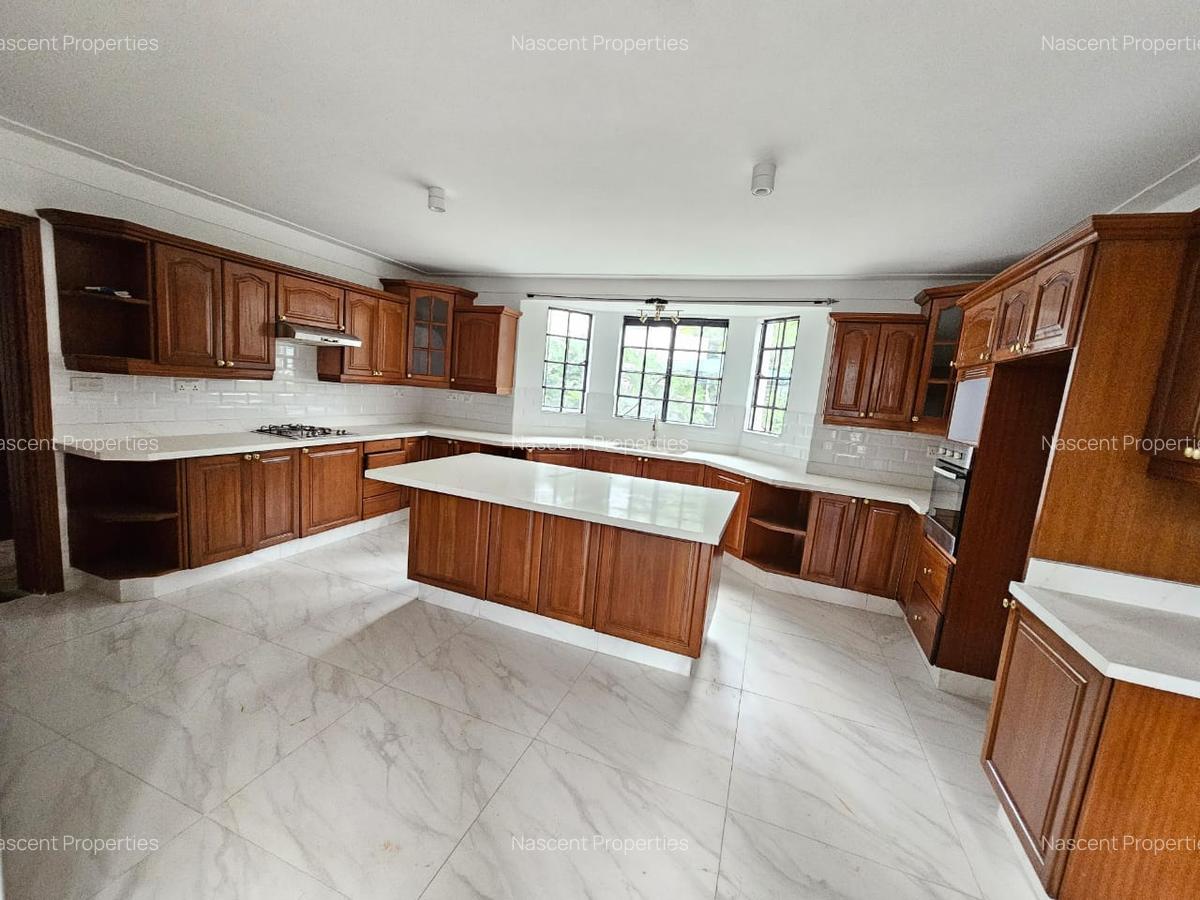 4 Bed House with En Suite in Nyari - 12
