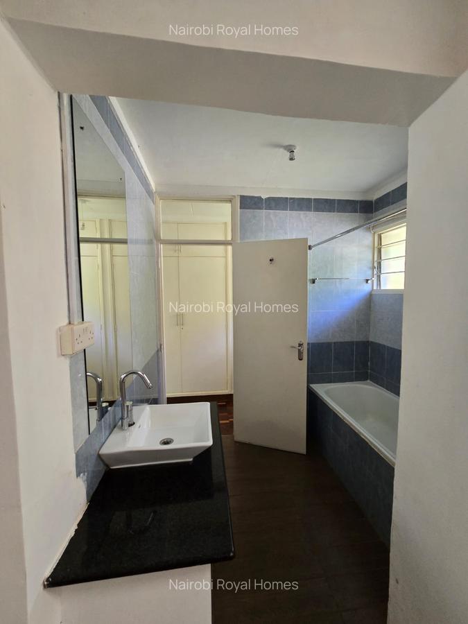 4 Bed House with En Suite at Loresho Creasent - 15
