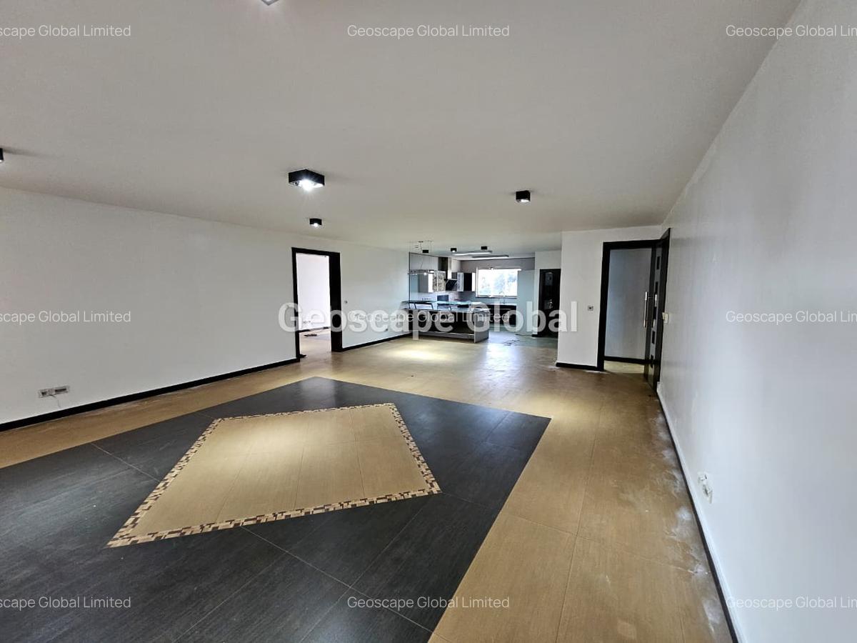 3 Bed Apartment with En Suite in Riverside - 2