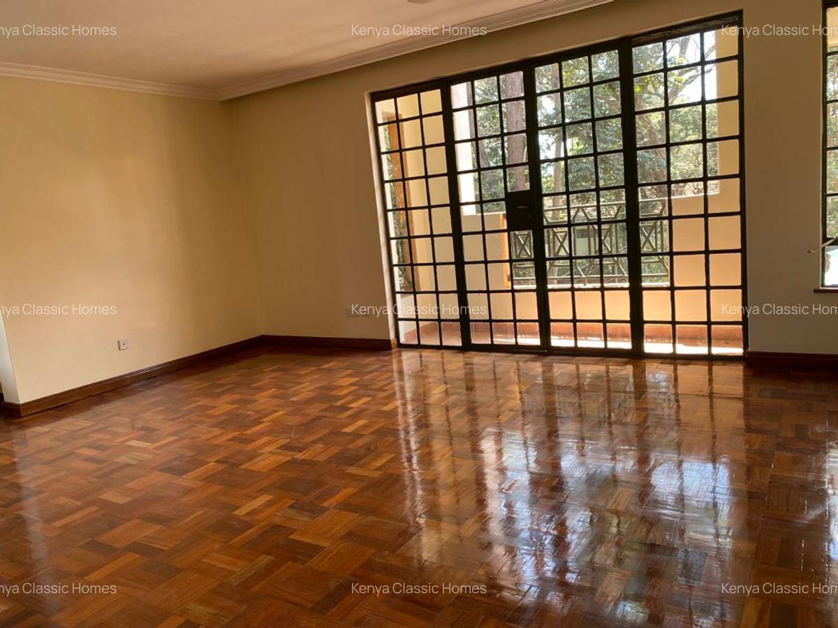 5 Bed Townhouse with En Suite at Lavington - 15