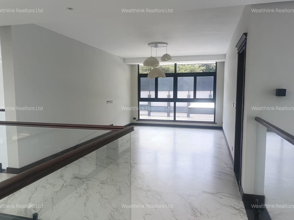 5 Bed House with En Suite at Nyari - 18