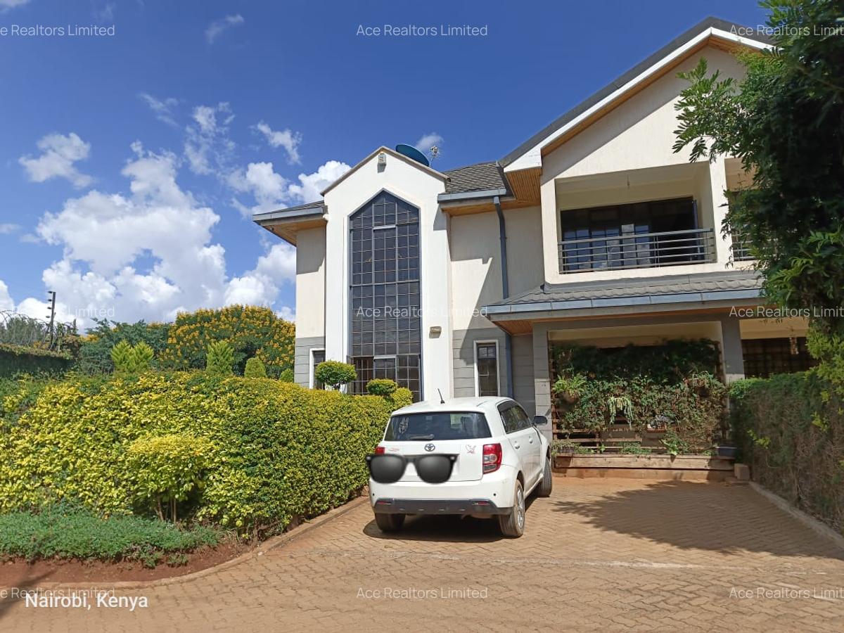 4 Bed Townhouse with En Suite at Near Isk - 8