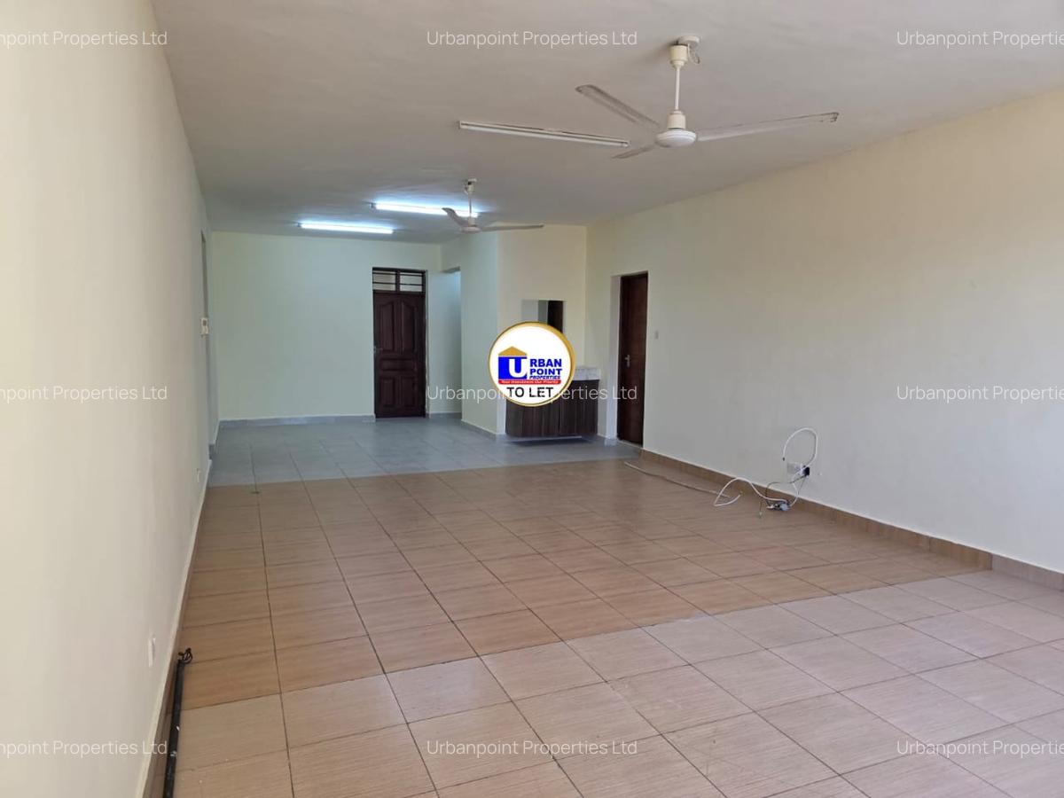 3 Bed Apartment with En Suite at Links Road - 2