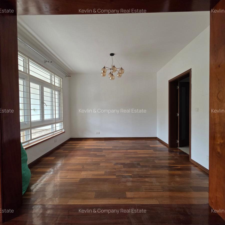 5 Bed Townhouse with En Suite in Lavington - 4