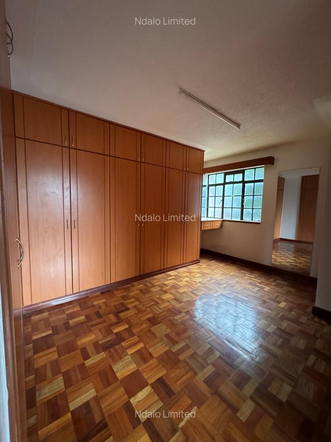 5 Bed Townhouse with En Suite at Lavington - 14