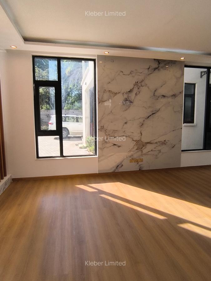 5 Bed Villa with En Suite in Lavington - 4