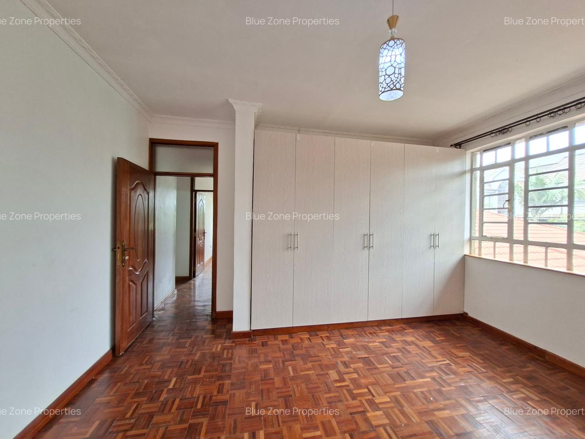 5 Bed Townhouse with En Suite at - 16